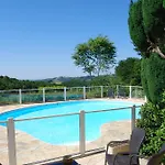 בית נופש Les Maisons De Concasty Boisset (Cantal)